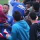 Neymar com criança no colo na Granja