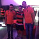 Mancuello e Donatti posaram para fotos com torcedores (Gilvan de Souza / Flamengo)