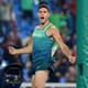 Thiago Braz vibra com a medalha de ouro no salto com vara