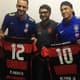 Neymar e Renato Augusto posam com camisa do Flamengo