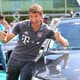 Jogadores do Bayern posam com seus Audi
