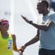 Bolt posta foto com Terezinha Guilhermina para saudar as Paralimpíadas