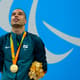 Daniel Dias com mais uma medalha dourada no peito<br>​