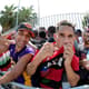 Torcida do Fla forma longas filas na procura por ingressos no Maracanã