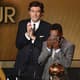 Pelé cai no choro ao receber a Bola de Ouro honorária da Fifa em 2014