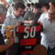 Freixo recebe camisa do Flamengo (Foto: Igor Siqueira)