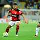 Diego marcou o segundo gol do Flamengo no empate em 2 a 2 contra o Coritiba