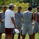 Abel conversa com elenco no treino de sábado (Foto: Nelson Perez/Fluminense F.C.)