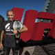 José Aldo posa com cinturão do UFC no Morro da Urca, no Rio de Janeiro