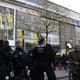 Três explosões perto do ônibus que levaria a delegação do Borussia Dortmund para o jogo contra o Monaco. Existe a suspeita de atentado terrorista e a Polícia investiga o caso