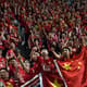 Protesto de torcedores no jogo entre Guangzhou Evergrande e Eastern de Hong Kong