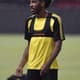 Borussia Dortmund - Artilheiro do último Campeonato Alemão, o gabonês Aubameyang fica em Dortmund e, no clube aurinegro, é o grande destaque