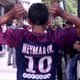 Torcida do PSG faz fila e lota loja oficial por camisa de Neymar