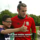 Torcedor enlouquece ao conhecer Bale e ganhar camisa do País de Gales