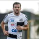 Leandro Donizete ganha chances no Santos