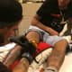 Neymar faz nova tatuagem em Paris
