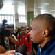 Juan conversa com a imprensa no desembarque do Flamengo