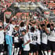Corinthians: 18 finais - com 10 títulos	(última conquista em 2017/na foto)