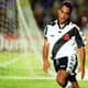 Em partida vencida por 4 a 1 pelo Vasco, Edmundo marcou 3 gols. No último, cortou a zaga do Flamengo, bateu cruzado e colocou no fundo das redes de Clemer. Descontraído, saiu rebolando na comemoração