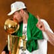 Tiago Splitter fez história ao se tornar o primeiro brasileiro campeão da NBA, pelo Spurs, em 2014
