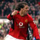 A vocação para gols do holandês Ruud van Nistelrooy o levou a ser artilheiro pelo Manchester United na edição 2004/2005 com oito gols