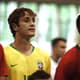 Mário Fernandes veste camisa da Seleção Brasileira