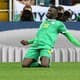 Mbaye Niang festeja gol contra a Polônia na Copa do Mundo