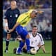 2002 - Na Copa do Mundo do Japão e Coreia, o italiano Pierluigi Collina apitou a decisão entre Brasil e Alemanha. Os brasileiros venceram por 2 a 0 e conquistaram o penta no estádio de Yokohoma.