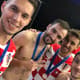 Croatas exibem medalhas de prata com orgulho