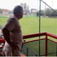 Zico observa garotada em atividade na Copa Zico