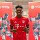 Alphonso Davies já posou como novo reforço do Bayern
