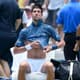 Novak Djokovic sofrendo com o calor
