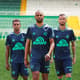 Elicarlos, Douglas e Leandro Pereira apresentam novo uniforme da Chapecoense