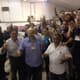 GALERIA: A&nbsp;votação em imagens. Peres, de camisa azul claro, comemora manutenção como presidente&nbsp;
