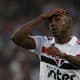 Atacante Gonzalo Carneiro lamenta chance perdida contra o Botafogo, no último fim de semana
