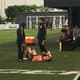 Thiaguinho machucado em treino do Corinthians
