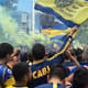 Torcida do Boca Juniors faz festa na porta do hotel