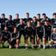 Modric e companheiros de Real Madrid com o troféu Bola de Ouro