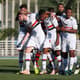 Garotos do Tricolor comemoram um dos gols anotados contra o Flamengo. Vitória foi construída no primeiro tempo do duelo