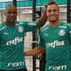 O goleiro Jailson brincou com o atacante Arthur Cabral na reapresentação do Palmeiras