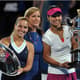Dominika Cibulkova, Chris Evert e Na Li posam com troféus do Australian Open 2014