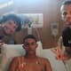 Jogadores do Flamengo visitam feridos no hospital.