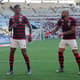 Bruno Henrique e Gabigol celebram gol contra o Fluminense