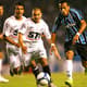 2009 - No ano em que brigou para não cair, o Santos estreou contra o Grêmio, mesmo adversário da partida de domingo. Ainda no estádio Olímpico, o Peixe empatou em 1 a 1, com gol do colombiano Molina. O Alvinegro terminou o Brasileirão em 12º colocado.