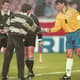 Ayrton Senna cumprimenta Raí, capitão da Seleção Brasileira no amistoso contra o Combinado PSG/Bordeaux