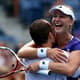 Ekaterina Makarova abraça Bruno Soares após vitória no US Open 2012