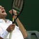 Roger Federer comemora vitória diante de Pete Sampras