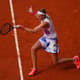 Petra Kvitova em ação contra Laura Seigmund em Roland Garros