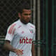 De volta ao time após suspensão, Daniel Alves deve ser titular contra o Flamengo