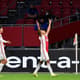 David Neres marca na vitória do Ajax